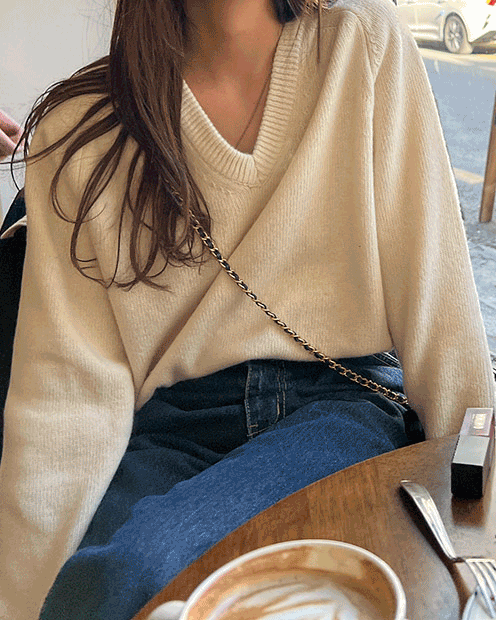 Pore wool v neck knit