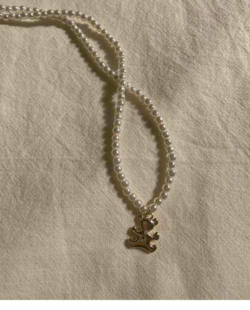Bear pearl necklace
